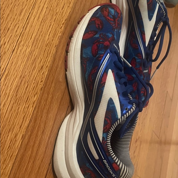 Brooks Sneakers - Blue and Red Lobster Design for Boston 2017 Marathon - Picture 5 of 9